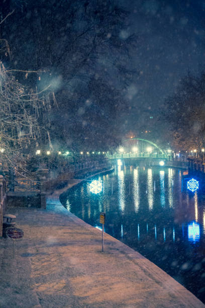 istock it was snowing in the city. 1085275946