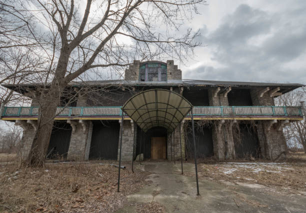 istock A Creepy old abandoned building found on a former amusement park 1085300130