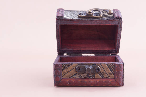 istock Wooden treasure chest 1085330314