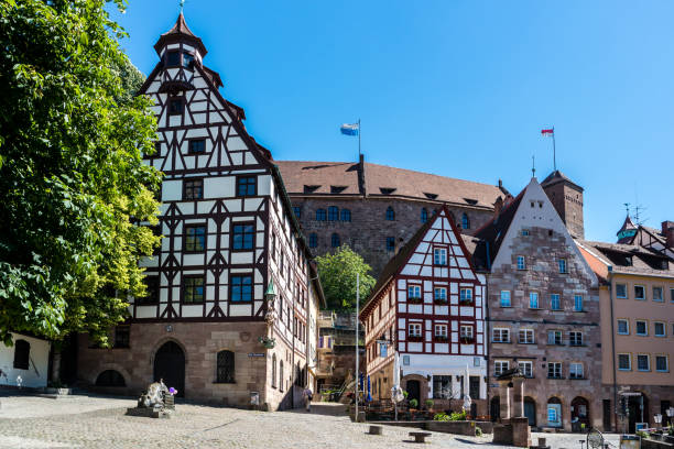 ニュルンベルクの tiergärtnertor で - castle nuremberg fort skyline ストックフォトと画像