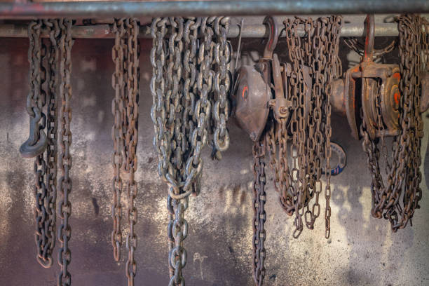 istock Heavy lift chain hang on the wall 1085351262