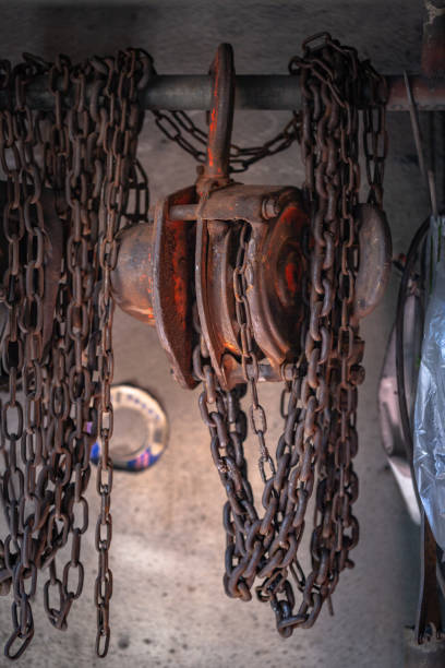 istock Heavy lift chain hang on the wall 1085351402