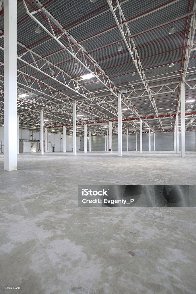 Interior de um moderno armazém - Foto de stock de Armazém royalty-free