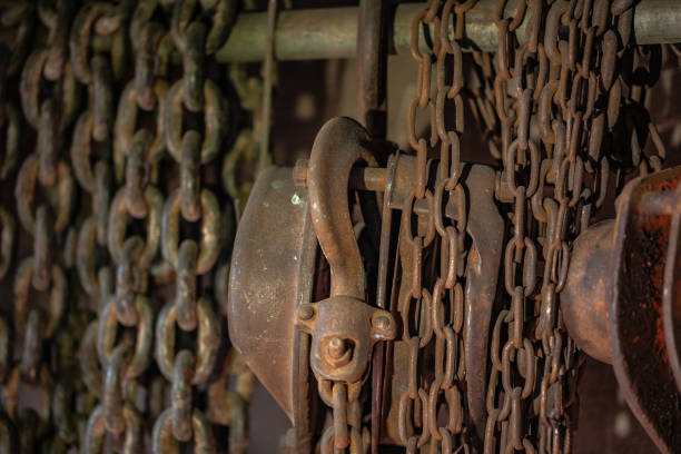 istock Heavy lift chain hang on the wall 1085352722