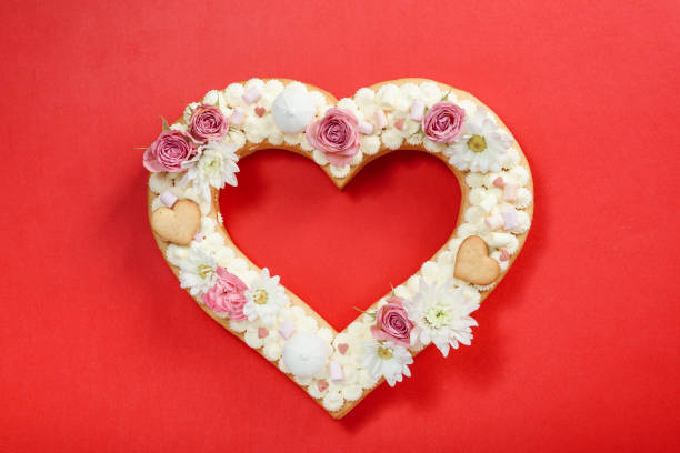 istock Valentine's Day heart-shaped cake 1085435138