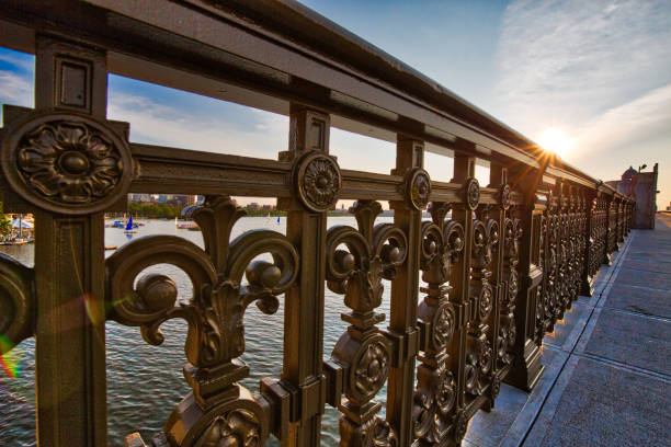 boston landmark longfellow bridge over charles river at sunset - boston skyline charles river river imagens e fotografias de stock