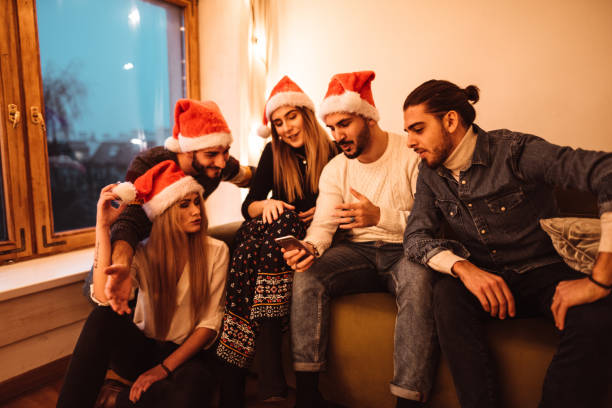 istock social media for christmas 1085437514