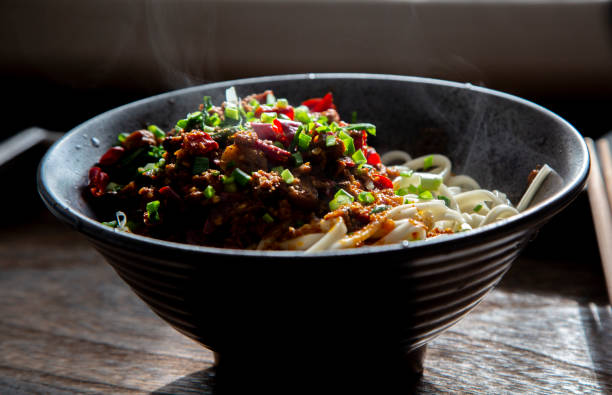 istock Chinese savory gravy noodle 1085551278