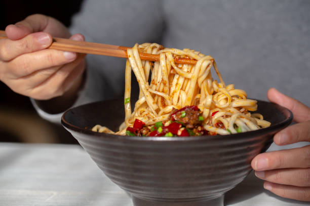 istock Chinese savory gravy noodle 1085551310