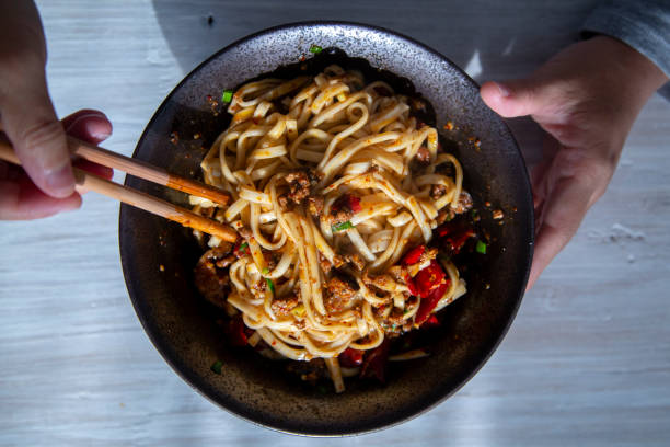 istock Chinese savory gravy noodle 1085551324