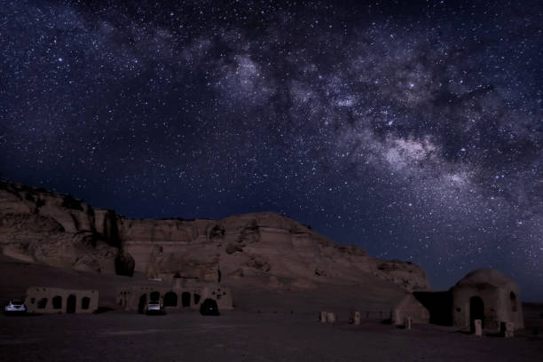 milkyway in wadi el hitan "whale valley" - leito de rio imagens e fotografias de stock