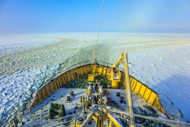 istock The arctic tourist cruise 1085618258