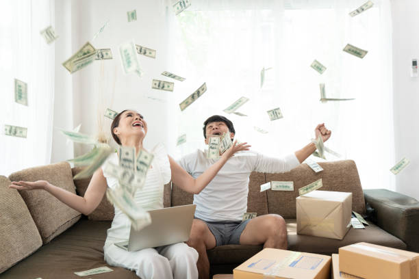 istock Young couple working with their small business 1085630126