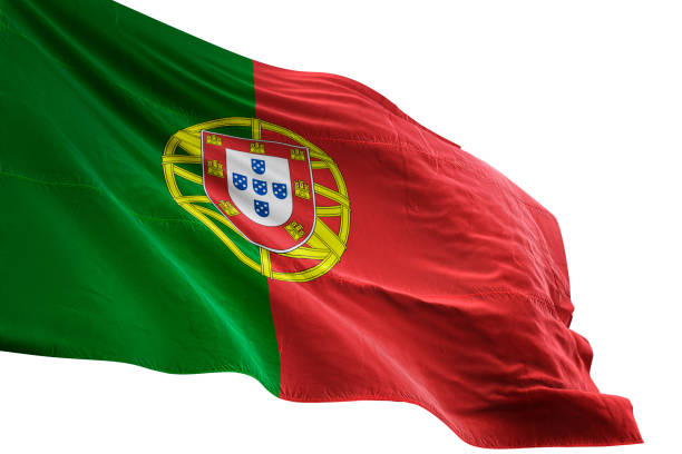 gros plan le drapeau portugal agitant isolé fond blanc - portuguese culture portugal flag coat of arms photos et images de collection