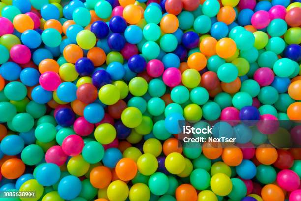 931.300+ Bolas Coloridas fotos de stock, imagens e fotos royalty-free -  iStock