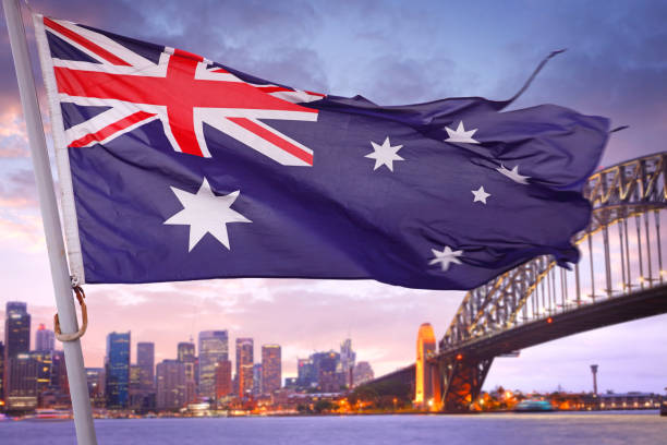 australijska flaga macha nad sydney - sydney australia sydney harbor australia night zdjęcia i obrazy z banku zdjęć