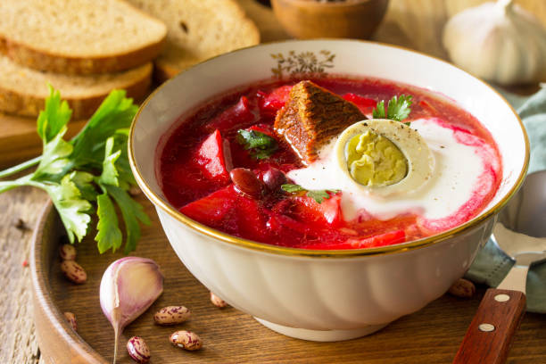 traditional ukrainian russian borscht. borsch, beetroot soup with sour cream in bowl on kitchen wooden table. - 16019 imagens e fotografias de stock