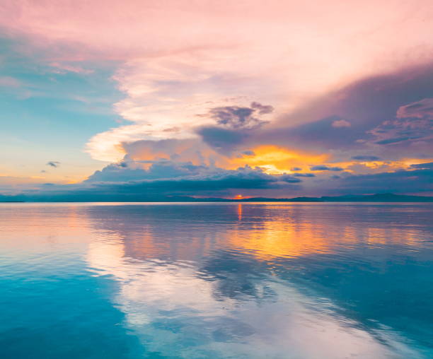 Filipinas, mar tropical fundo pôr do sol - foto de acervo