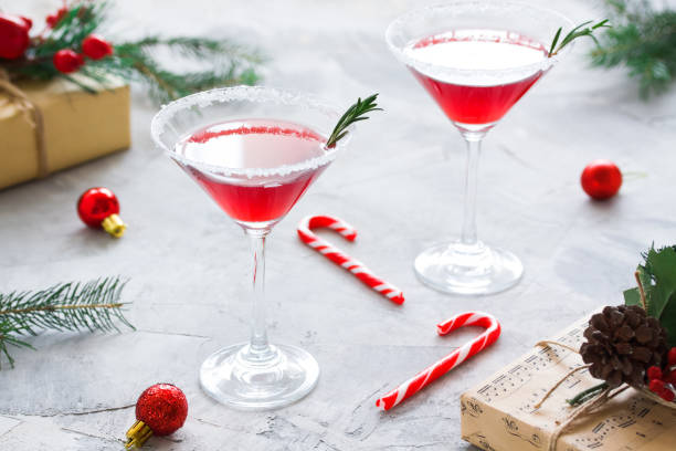 istock Christmas party composition with drinks in red colors 1085717712