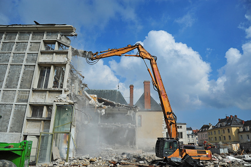 demolition of a dilapidated building using an industrial grinding pliers