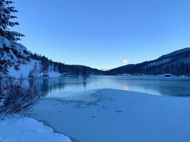 istock Frozen sea in the Karwendel mountains 1085767248