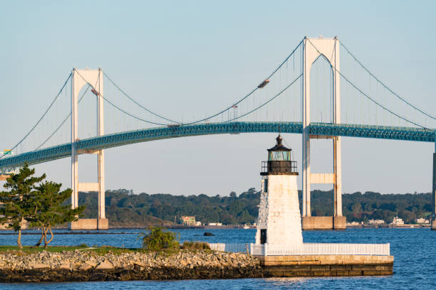 Goat Island Lighthouse Goat Island Lighthouse in Newport, Rhode Island newport rhode island stock pictures, royalty-free photos & images