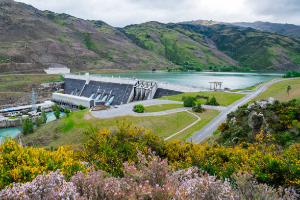 clyde dam power station - itaipu dam photos et images de collection