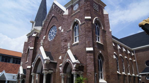 istock Cathedral church building 1085863404