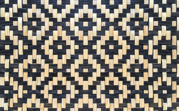 motivo decorativo geometrico in trama di bambù - woven wood textured place mat foto e immagini stock
