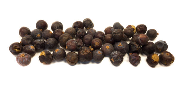 istock dried cloves isolated on white background 1085902196