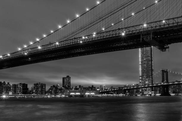 istock manhattan night view from brooklyn in black and white 1085915416