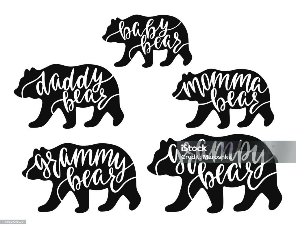 Maman, papa, grampy, grammy, bébé ours. Phrases de typographie dessinés avec des silhouettes d’ours à la main. Collection de la famille. Illustration vectorielle - clipart vectoriel de Ours libre de droits