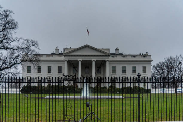 istock The White House on a Grim Rainy Day 1085957426