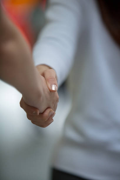 istock Businesswomen shaking hands 1085978016
