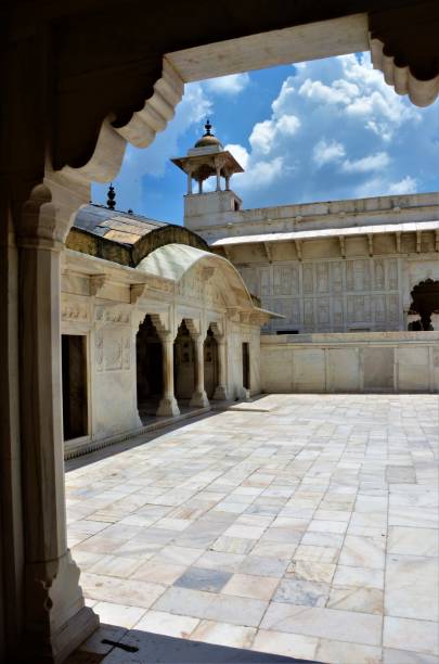 istock Landmarks of India - The Agra Fort 1086001042