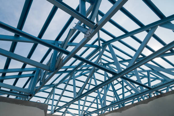 istock Structure of steel roof frame for building construction. 1086003596