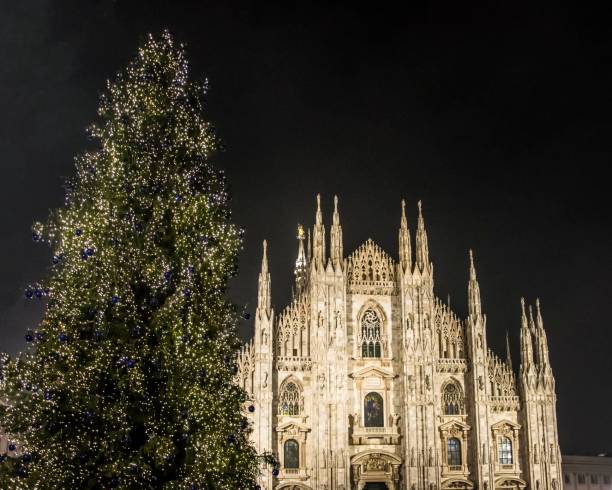 istock Milan Cathedral, Christmas Tree 2018, Italy 1086035432