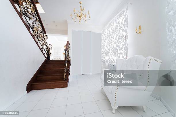 Cadeira De Braços No Hallway - Fotografias de stock e mais imagens de Luxo - Luxo, Aconchegante, Apartamento