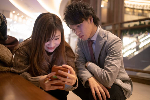 istock Young couple looking for restaurant using smart phone in store 1086098420