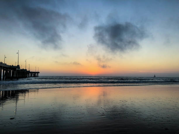 istock Sun sets over Venice Beach in Venice, CA 1086117482