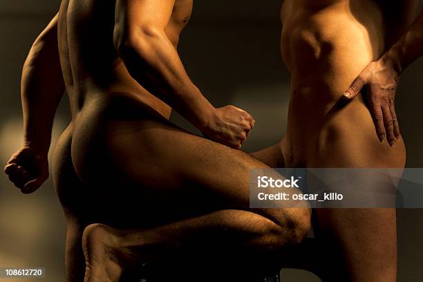 Foto de Muscular Torses Masculino e mais fotos de stock de Abdômen Humano - Abdômen Humano, Adulto, Articulação humana