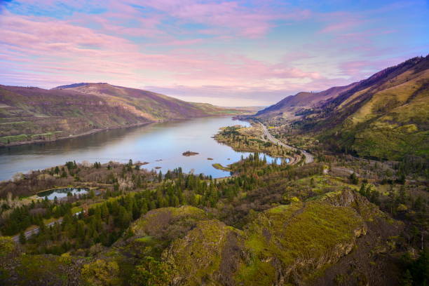 istock Columbia River from Rowena Crest Viewpoint Oregon-USA 1086179360