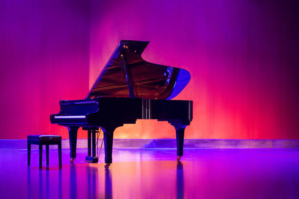 plan The pianos on the stage piano stock pictures, royalty-free photos & images
