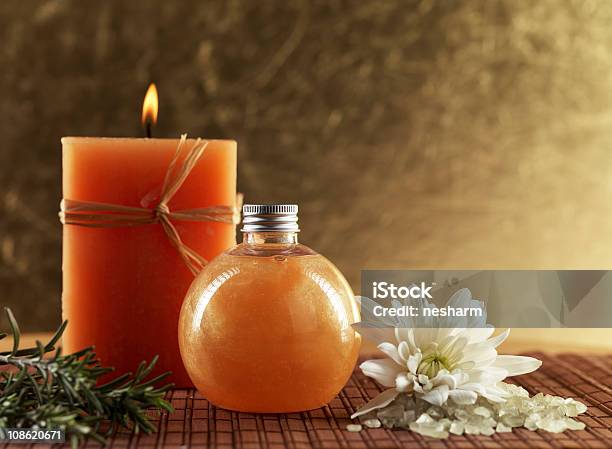 Photo libre de droit de Produits De Bienêtre banque d'images et plus d'images libres de droit de Aromathérapie - Aromathérapie, Bien-être, Bougie