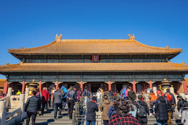 unbekannt chinesen oder touristin kommen verbotenen palast in urlaub am beijing capital city china besuchen. - ming china forbidden city emperor stock-fotos und bilder