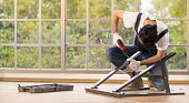 handyman-ist-tisch-montieren.jpg?b=1&s=170x170&k=20&c=6MXy4c0vmt0QUYzQYRYdd_9Gx8n0OWev5vkOkdhp9DI=
