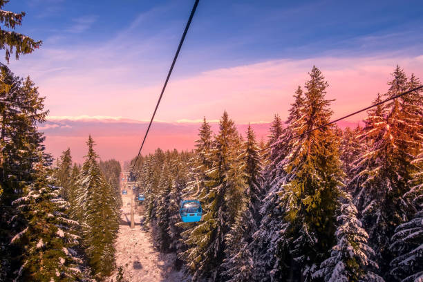 スキー リゾートのスキーリフト、バンスコ - バンスコ 写真 ストックフォトと画像