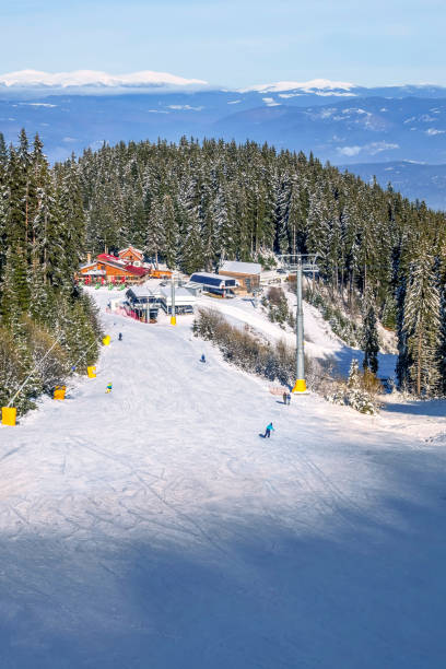 istock Ski slope in Bansko, Bulgaria and skiers 1086267868