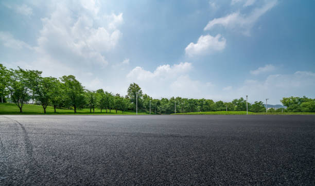 pusty parking - asphalt zdjęcia i obrazy z banku zdjęć