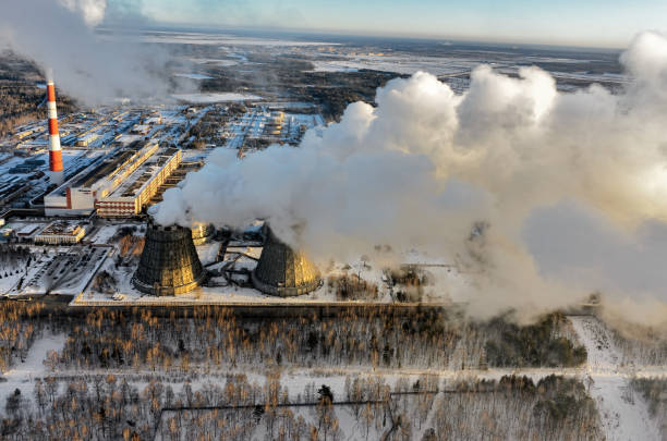 городская электростанция в зимний сезон. тюмень. россия - geo стоковые фото и изображения